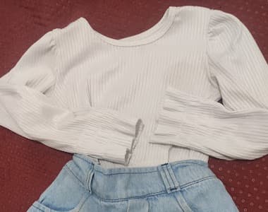 Blusinha de manga branca